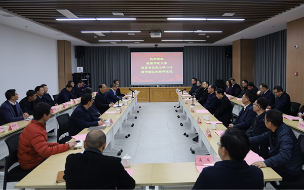 赣南师范大学党委书记范小林调研赣江创新研究院